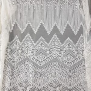 koronka ślubna off white geometryczna na tiulu.