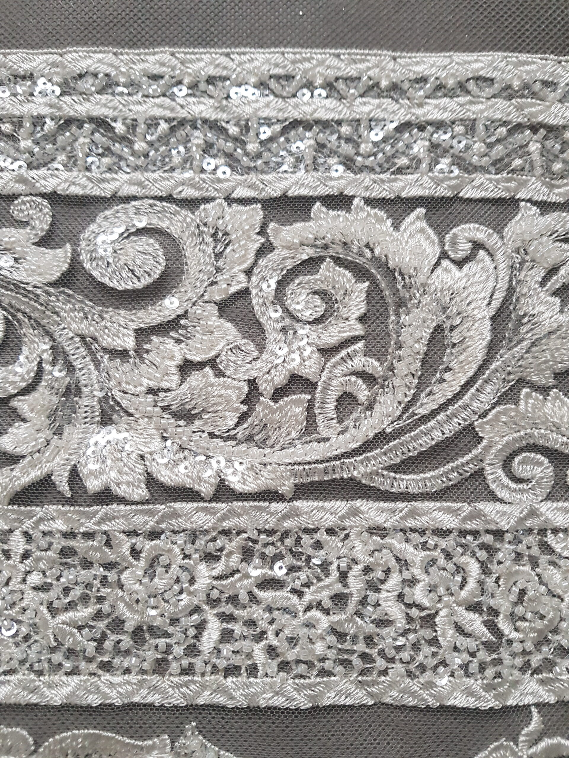 koronka ślubna ivory na tiulu zdobiona koronka ślubna ivory na tiulu zdobiona
