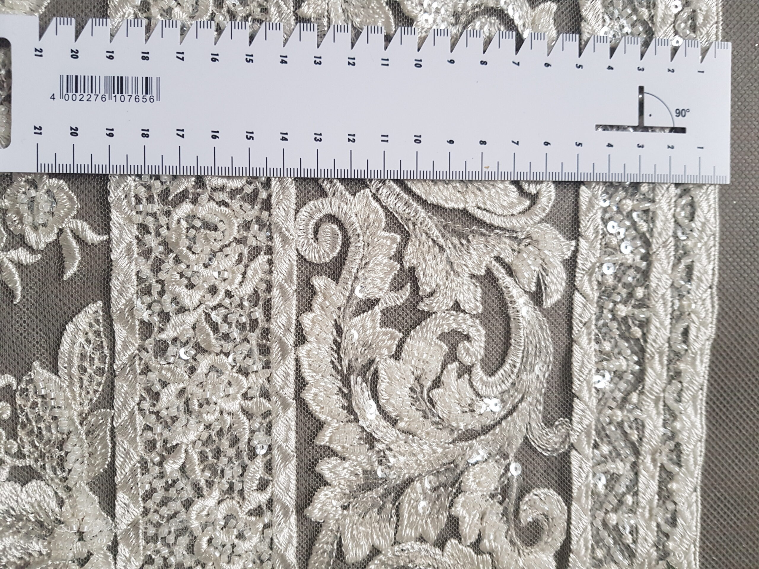 koronka ślubna ivory na tiulu zdobiona koronka ślubna ivory na tiulu zdobiona